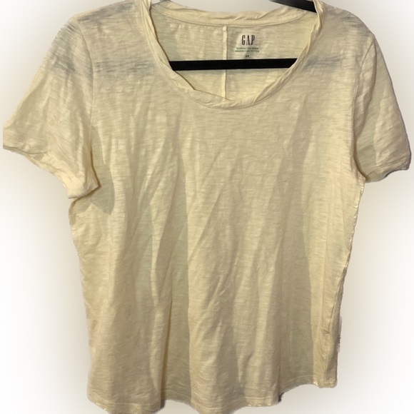 ❤️🔥5/20$ GAP💫 Women’s Yellow Round Neck Short Sleeve Shirt - Picture 1 of 5